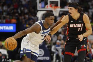 她始终坚持 她始终坚持